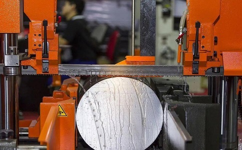 惠来立式金属带锯床切削出现跑带故障解决方法！